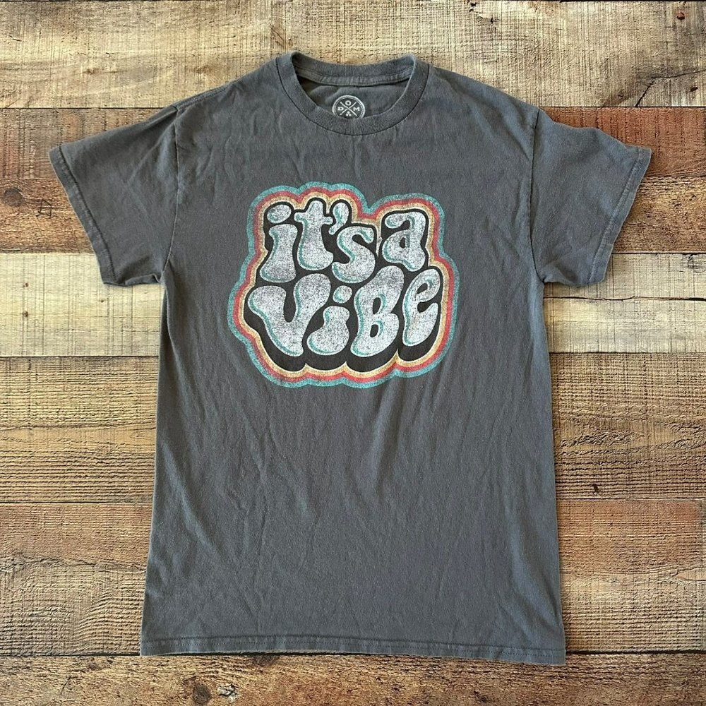 Dom Womens It's a Vibe Short Sleeve Crew Neck Graphic Tee T-Shirt in Gray -S